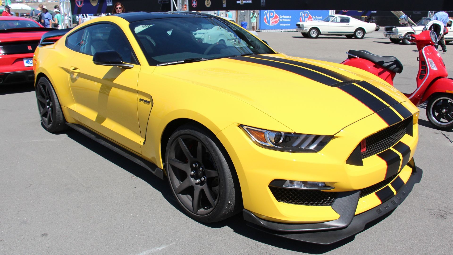 File:2015 Shelby Mustang GT350R (20993692720).jpg