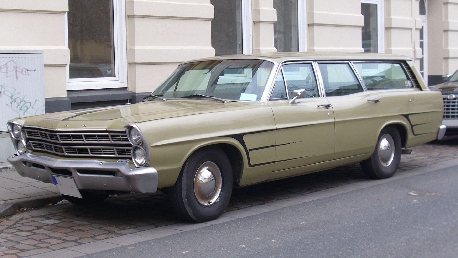 File:Ford station wagon March2013.jpg