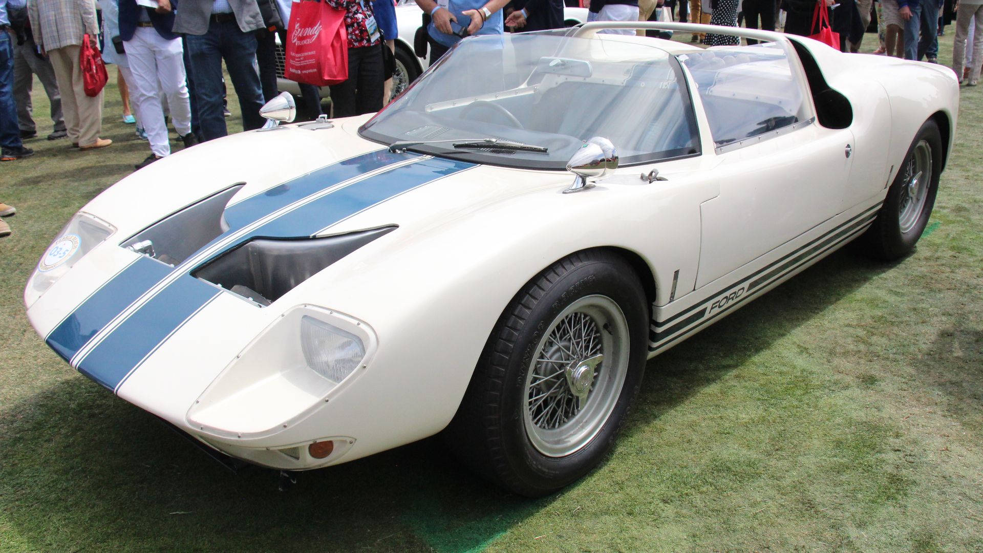 File:1965 Ford GT40 Roadster Prototype.jpg