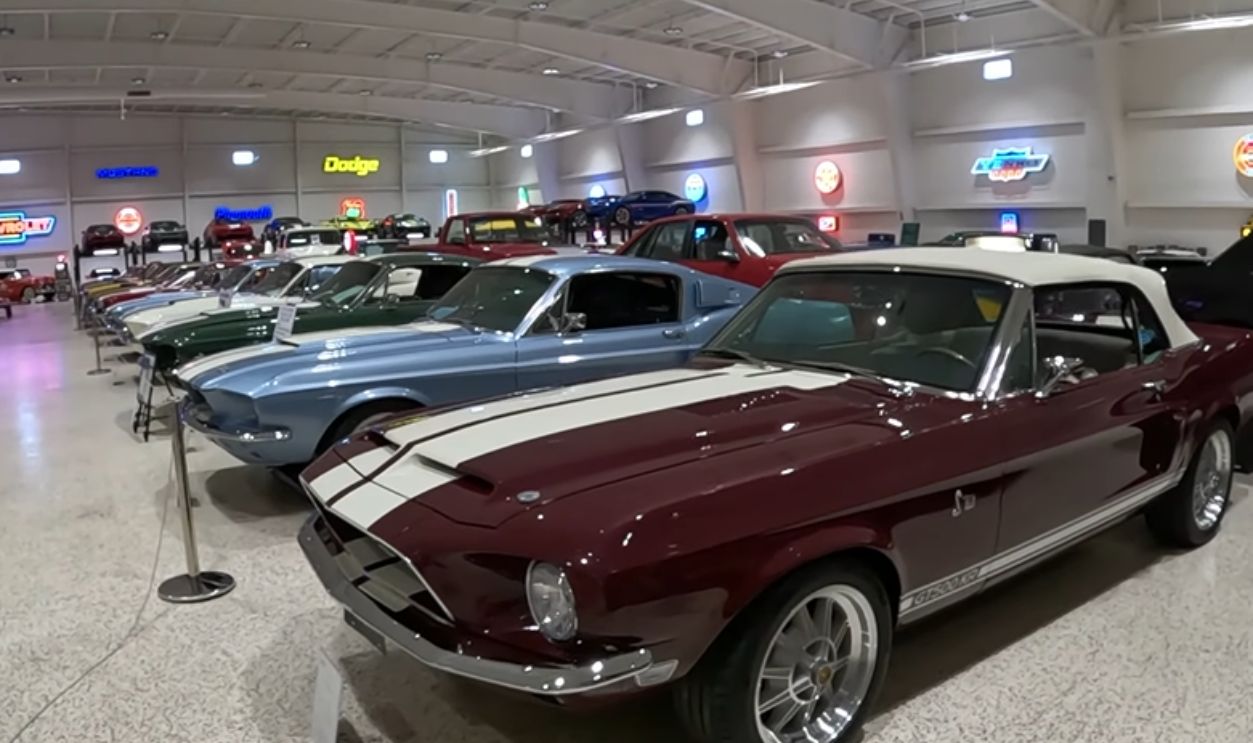 Muscle Car Paraphernalia 