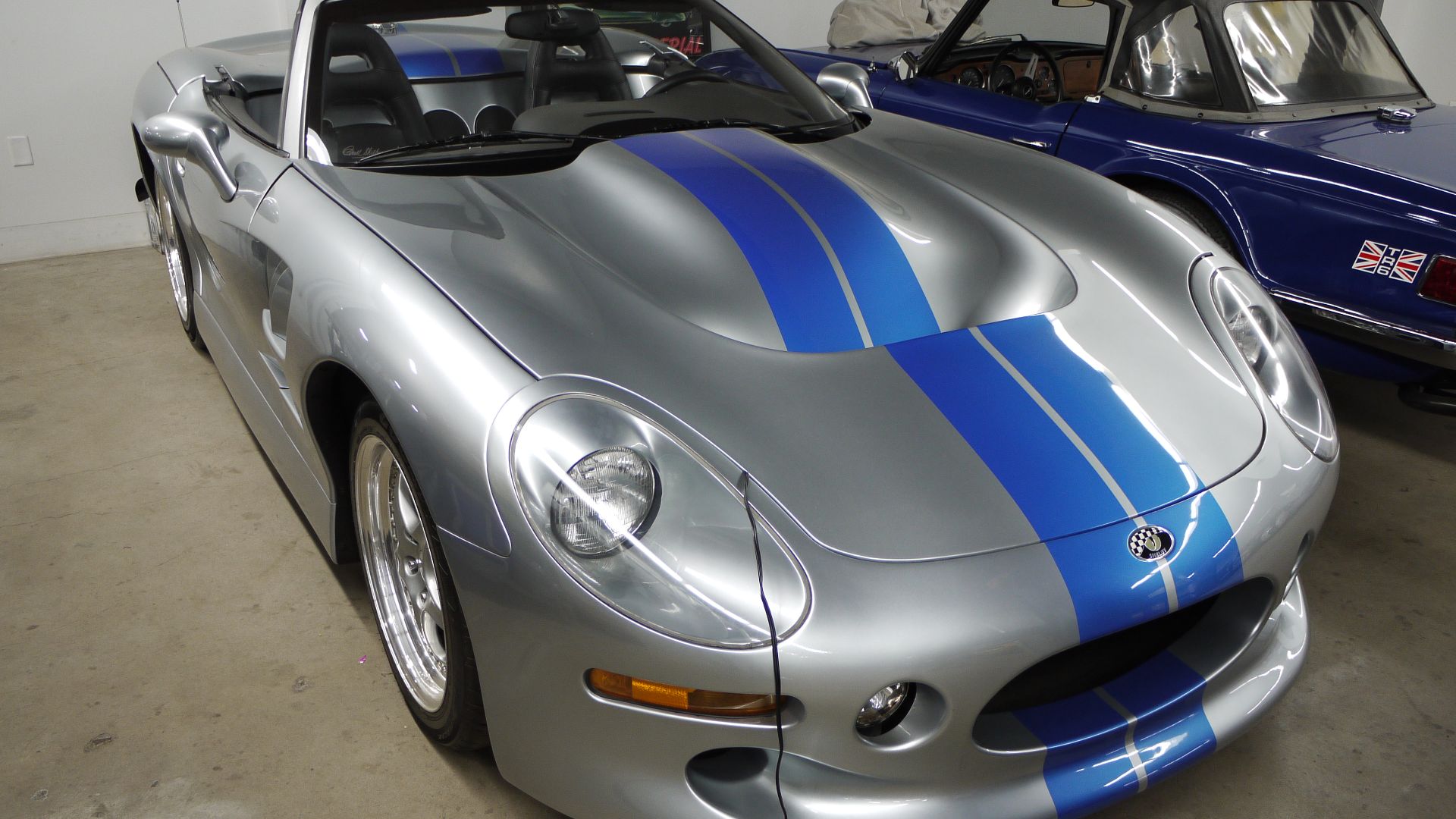 File:Shelby Series 1 silver with blue stripes.jpg
