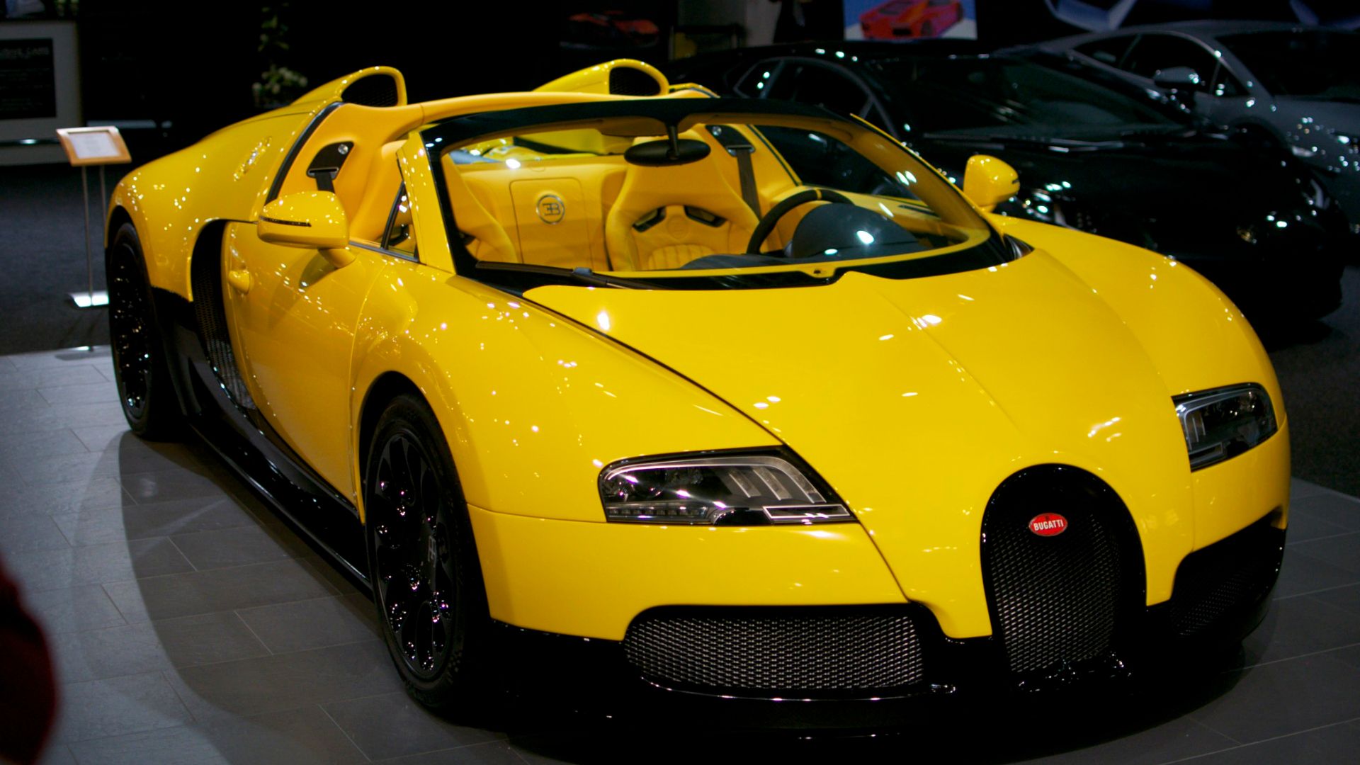 File:Bugatti Veyron Grand Sport Black & Yellow.jpg