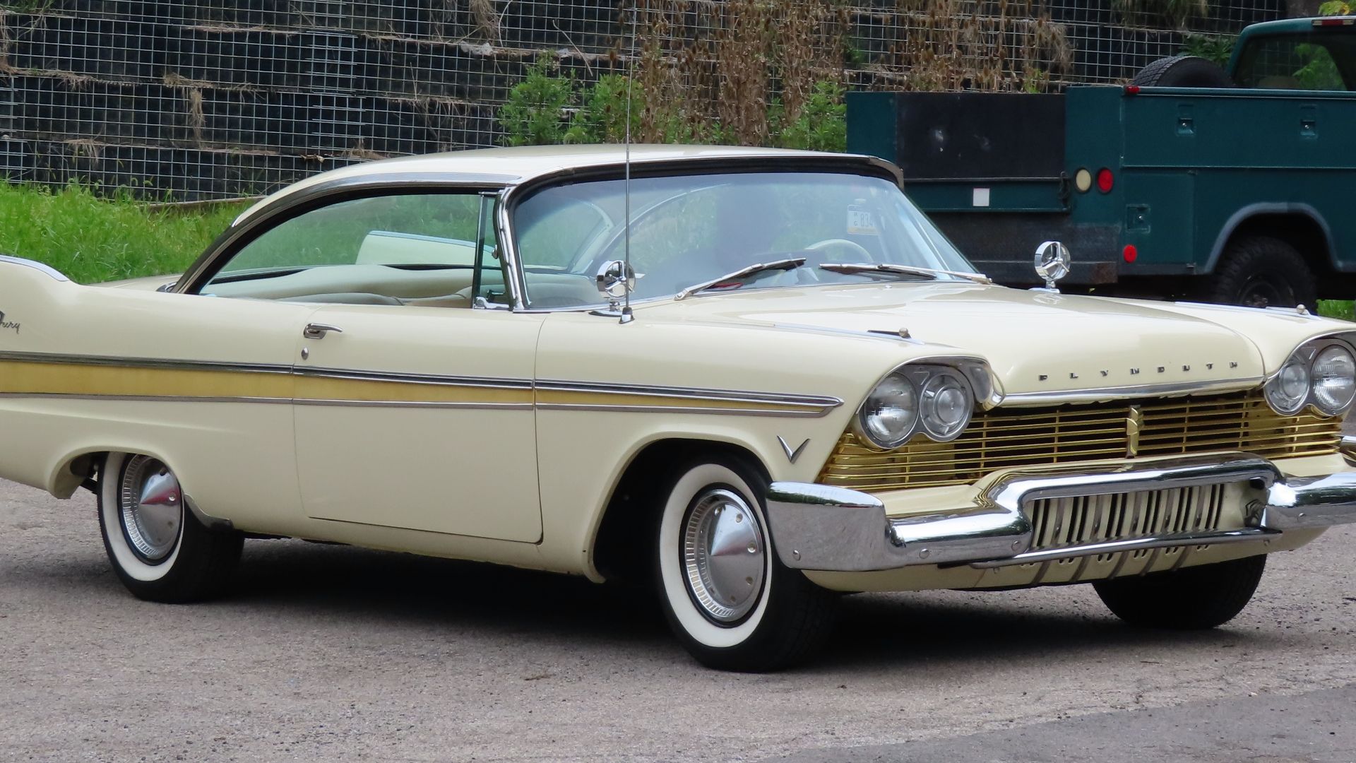 File:1957 Plymouth Fury, front right (2022 Back to the 50's Weekend).jpg