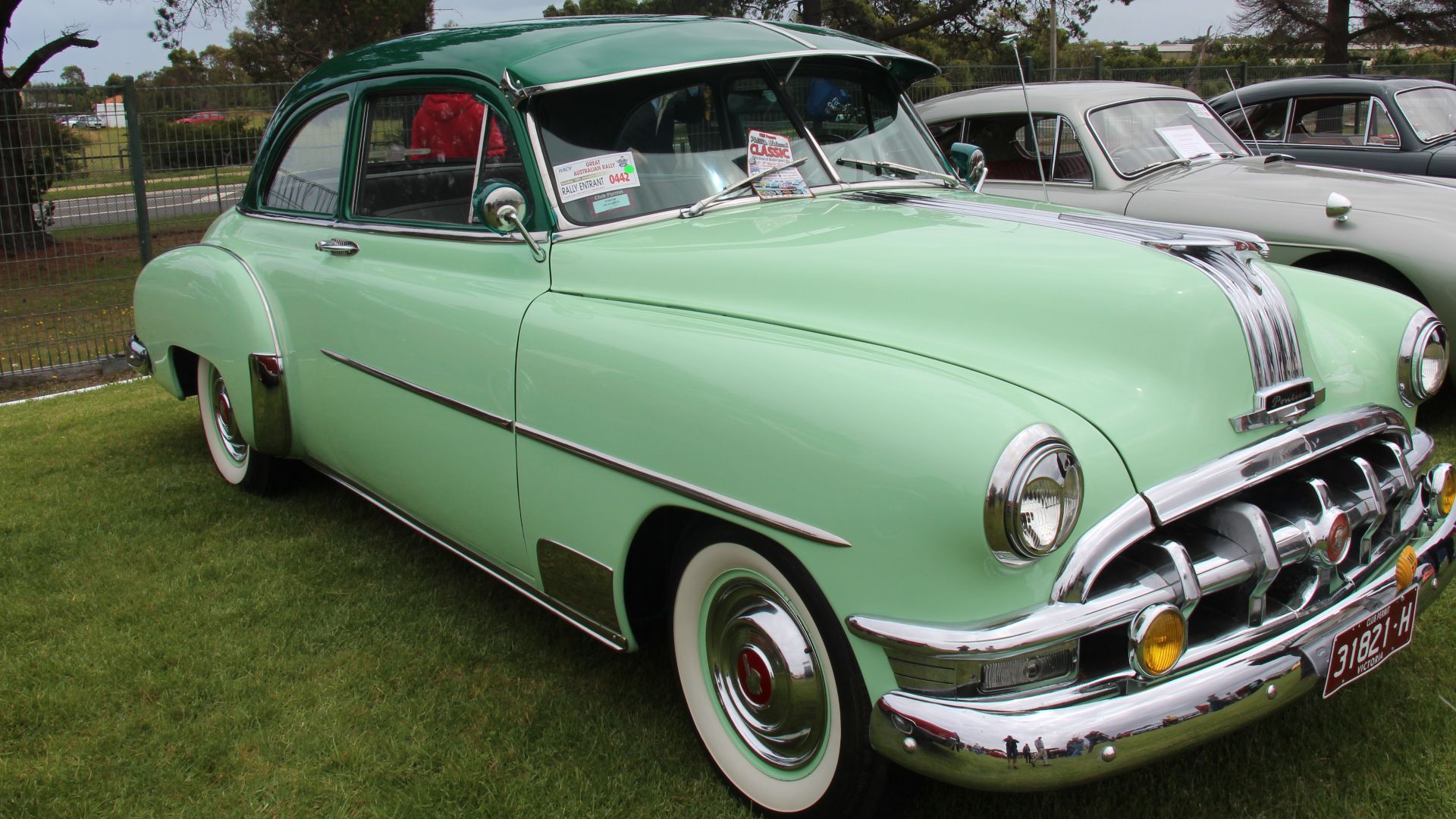 File:1950 Pontiac Chieftain Deluxe Coupe (16290382196).jpg