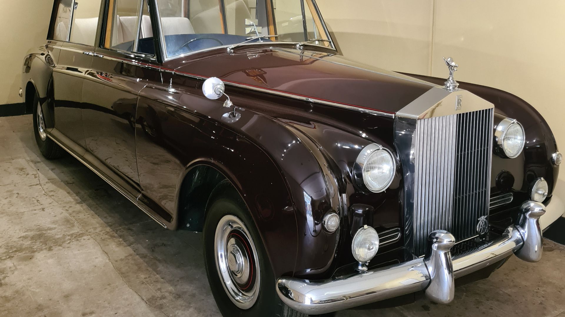 File:Rolls-Royce Phantom V State Limousine in the Sandringham Motor Museum.jpg