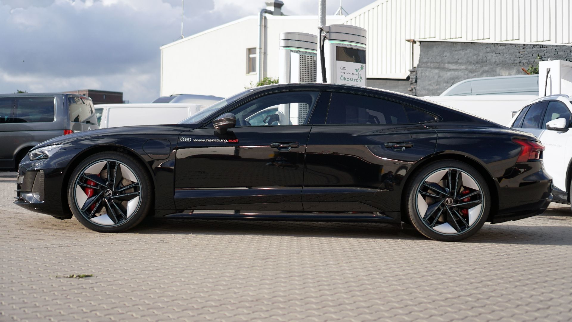 File:Audi RS e-tron GT 2021-6.jpg