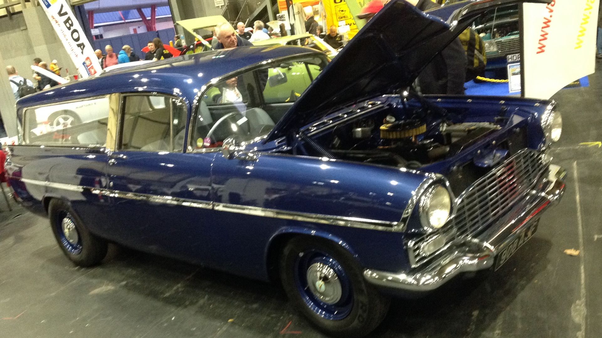 File:Vauxhall Velox Friary 2-door (1961) (49047731482).jpg