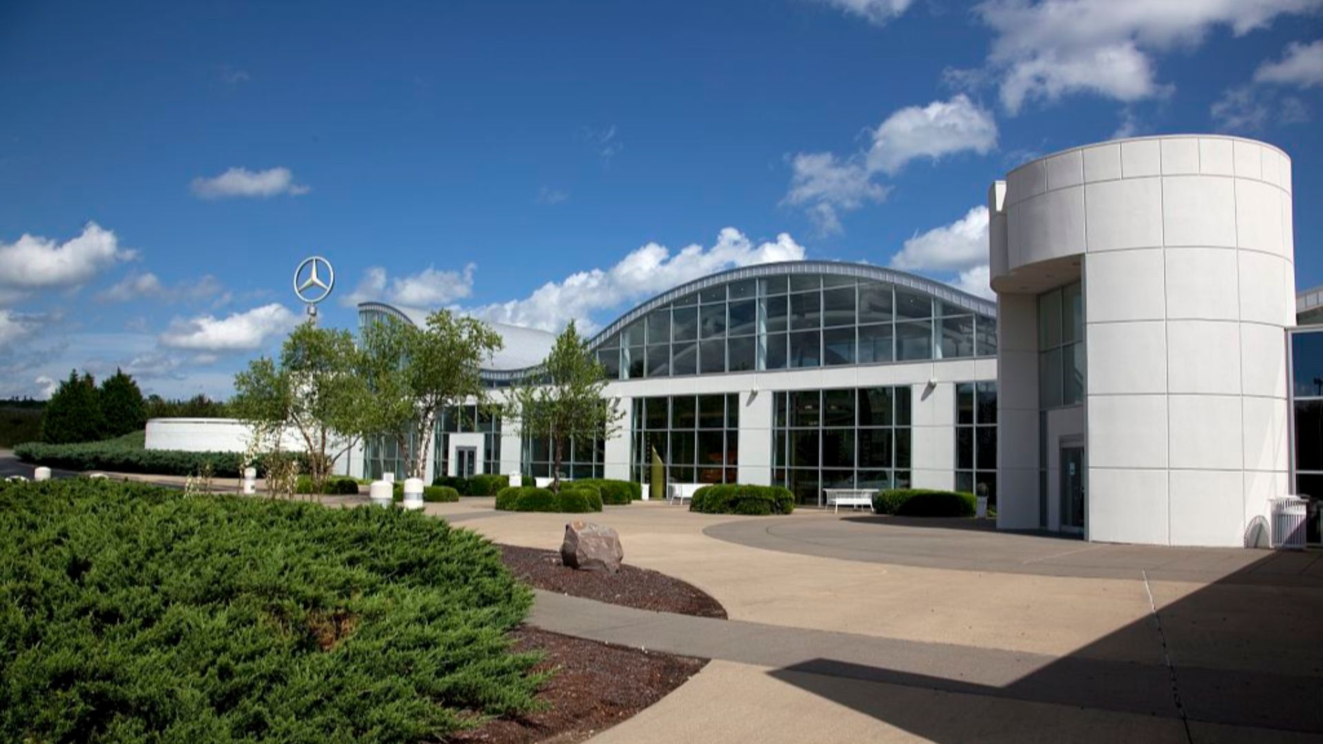 File:Mercedes Benz US International 01.jpg