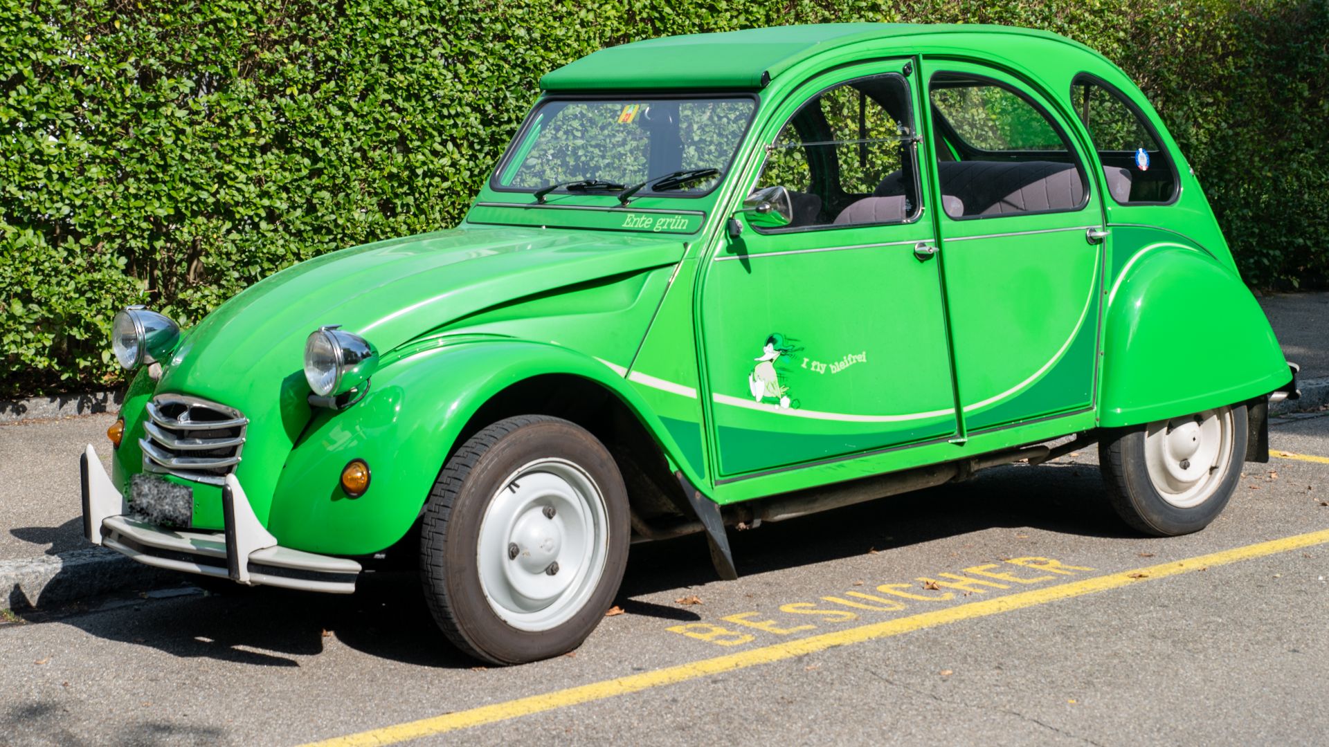 File:Green Citroën 2CV in Zürich.jpg