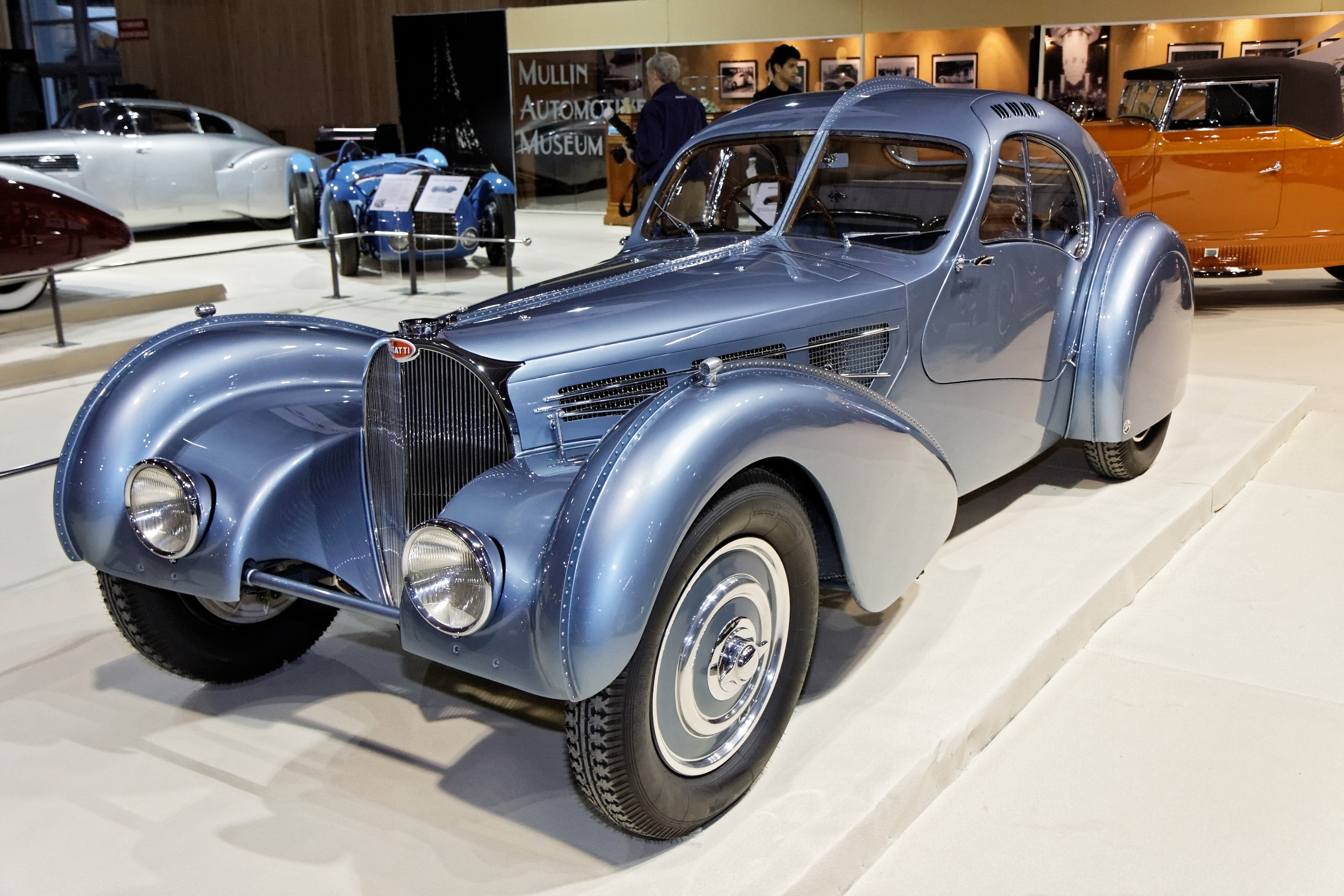File:Paris - Retromobile 2012 - Bugatti type 57SC Atlantic - 1936 - 001.jpg