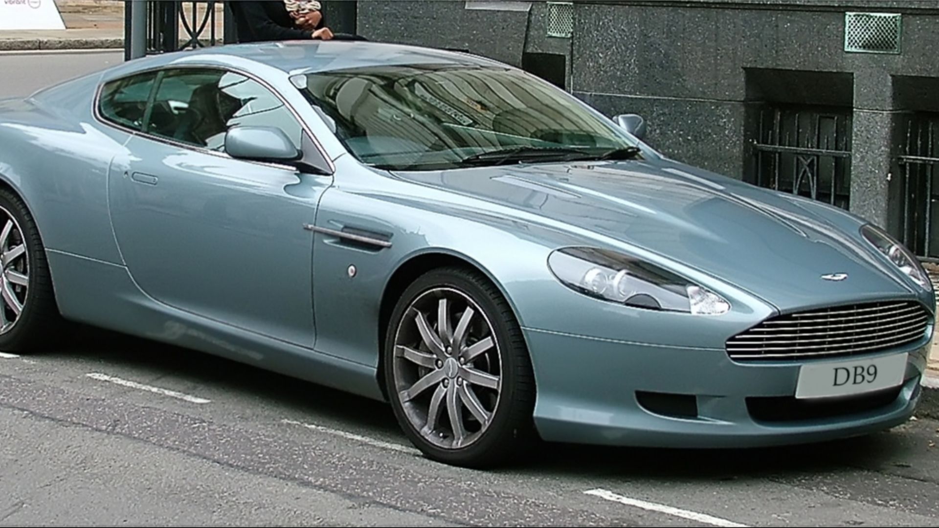 File:Aston Martin DB9 - Birmingham - 2005-10-14 (2).jpg