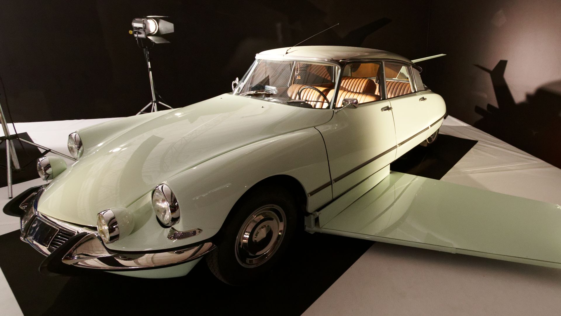 File:Citroën DS 19 1964 - Mondial de l'Automobile de Paris 2016 - 002.jpg