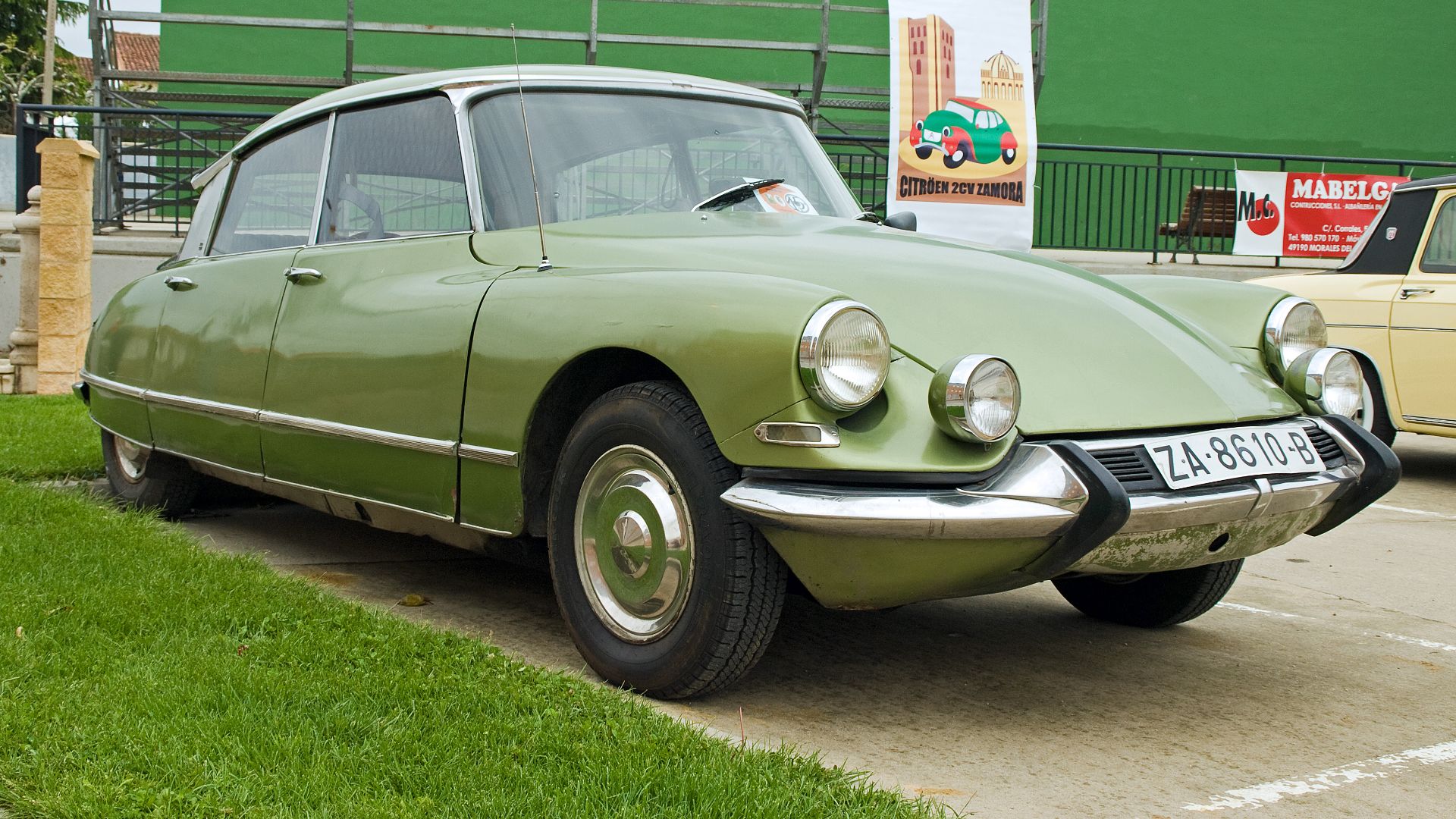 File:Citroën DS 19 20080511.jpg