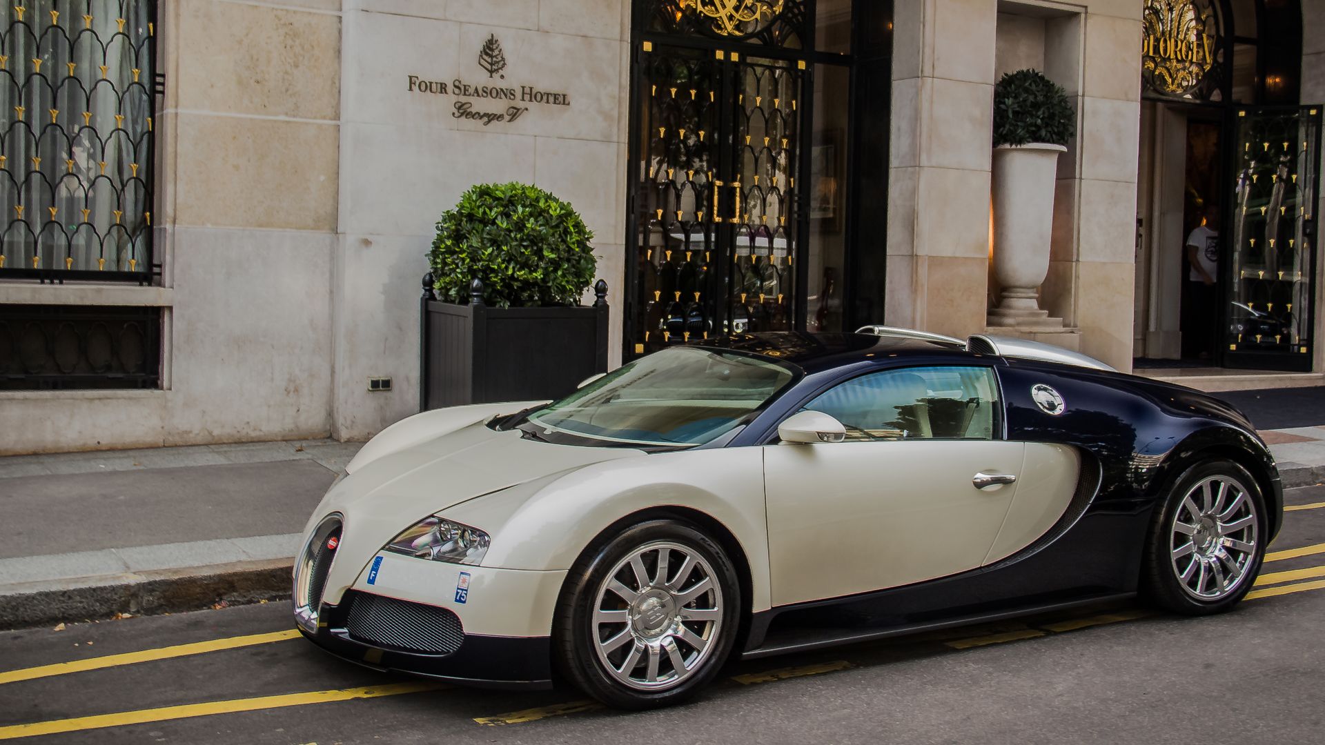 File:Bugatti veyron (9303872506).jpg