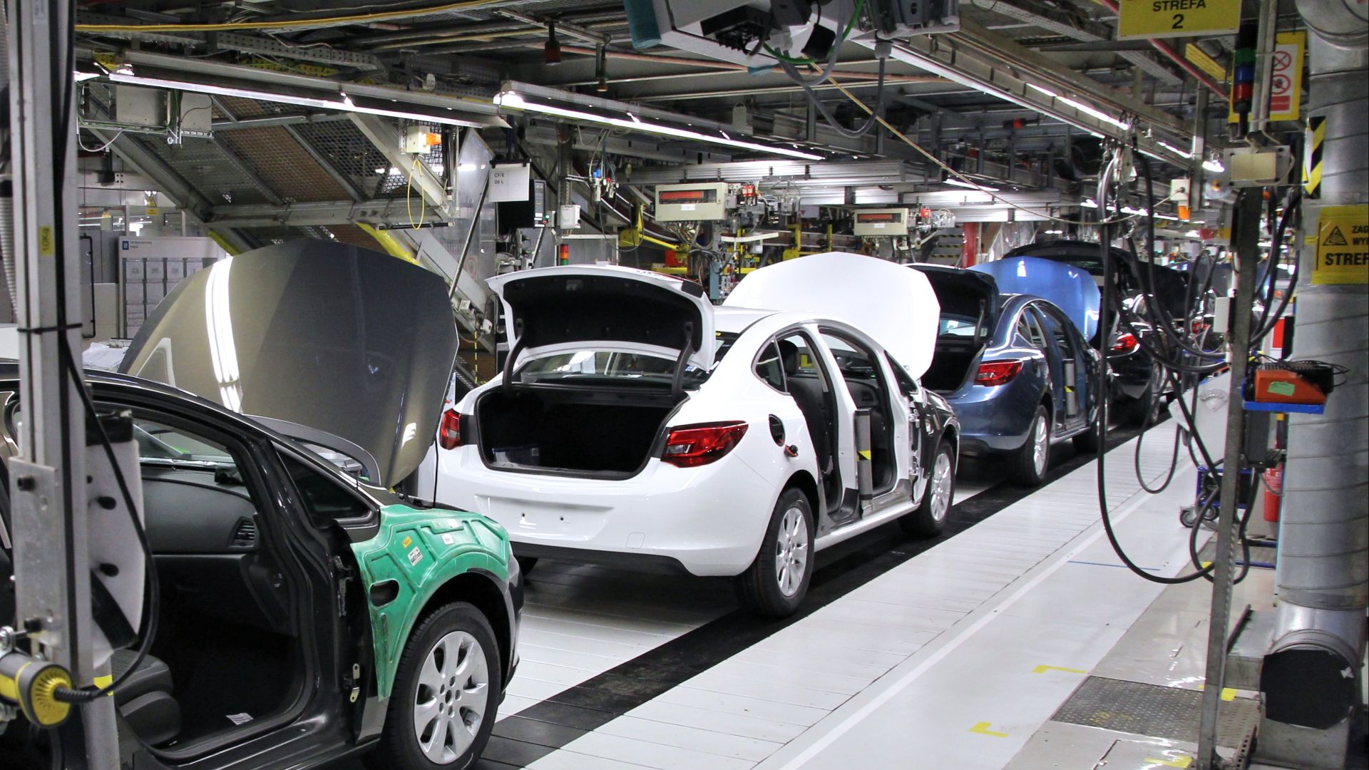 File:002 Production line - car assembly line in General Motors Manufacturing Poland - Gliwice, Poland.jpg