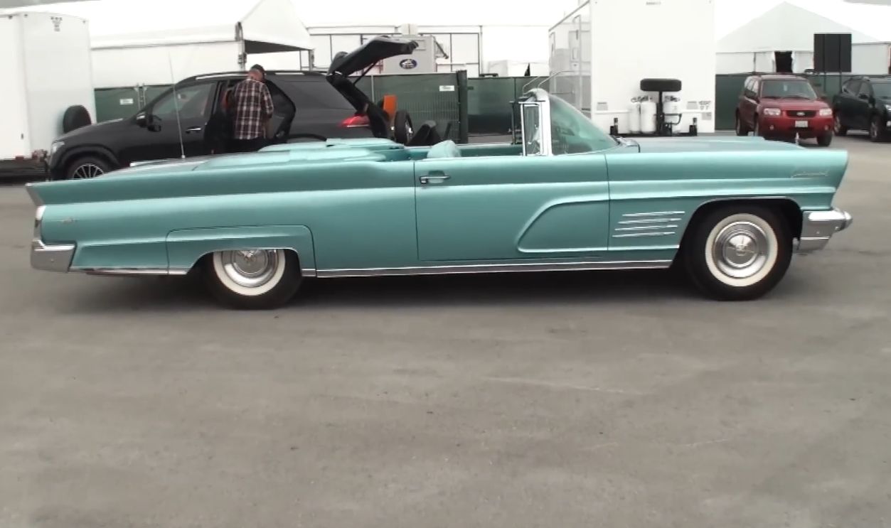 Elvis 1960 Lincoln Continental
