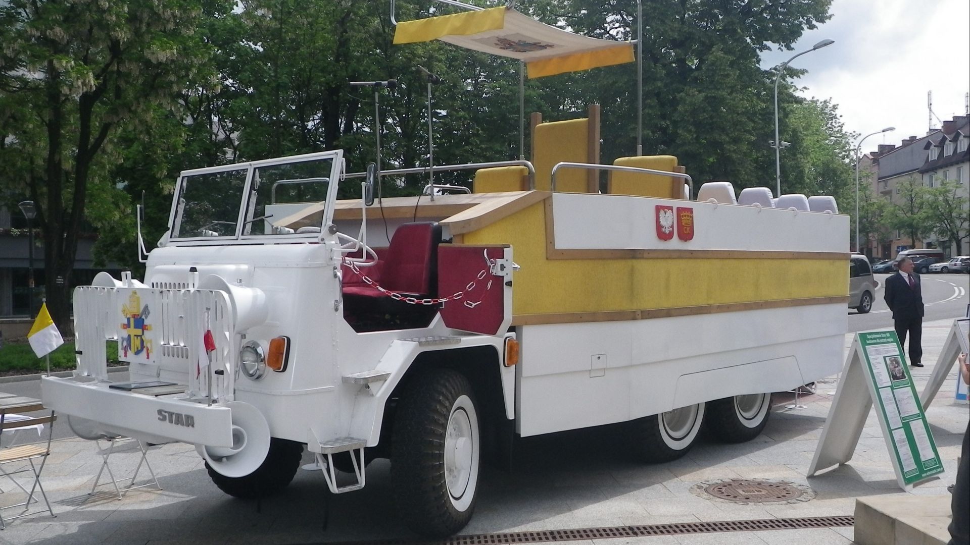 File:Star660 papamobile Kielce.JPG