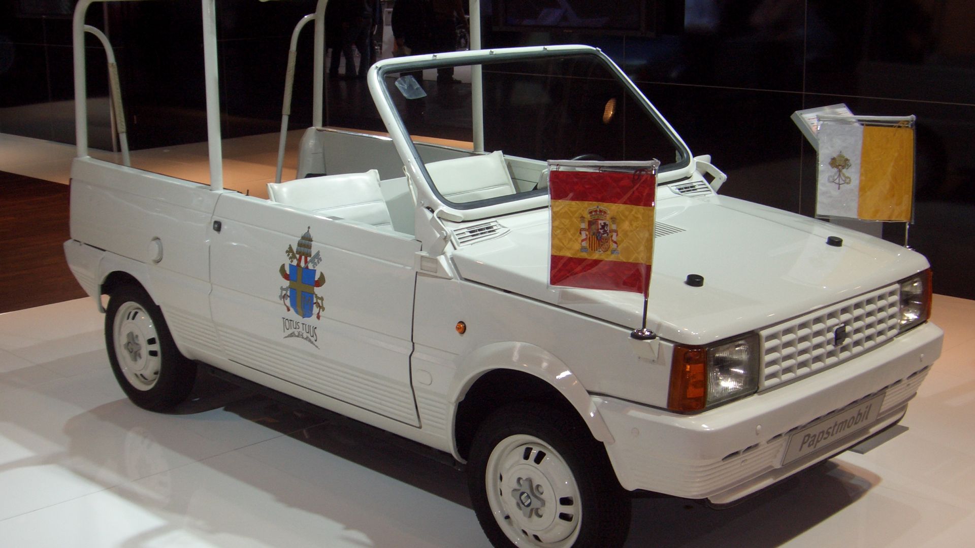 File:Seat Panda 1980-1985 Papamobil Madrid 1982 frontright 2008-03-28 A.jpg