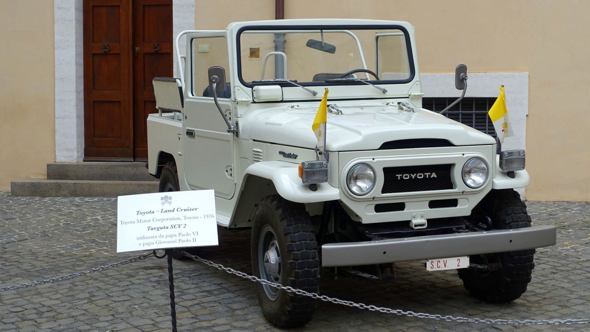 File:Toyota Land Cruiser, 1976, used by Pope John Paul II - Pontifical Palace - Castel Gandolfo - DSC04249.jpg