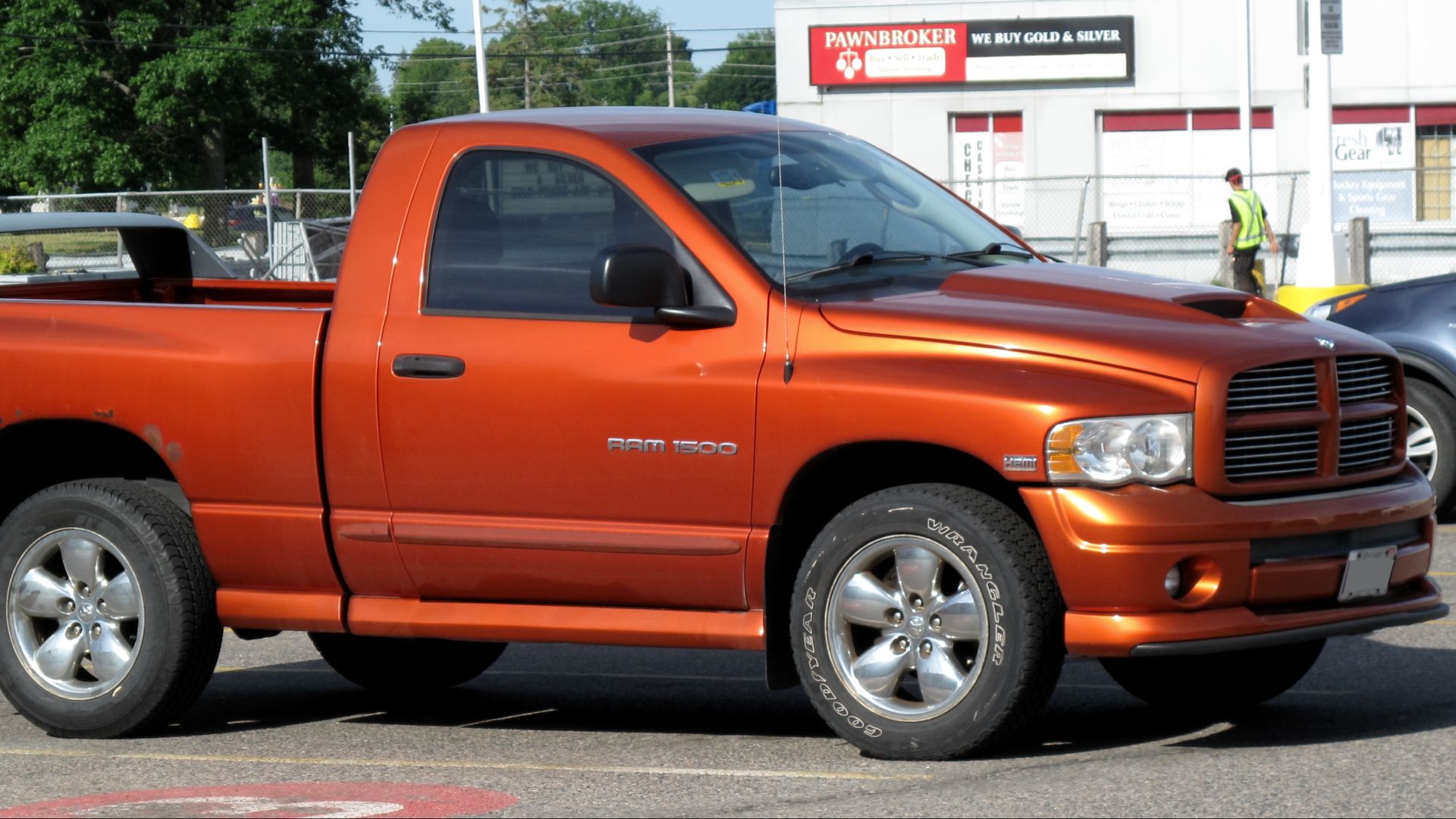 File:2005 Dodge Ram 1500 Daytona in Go Mango, Front Right, 07-10-2022.jpg
