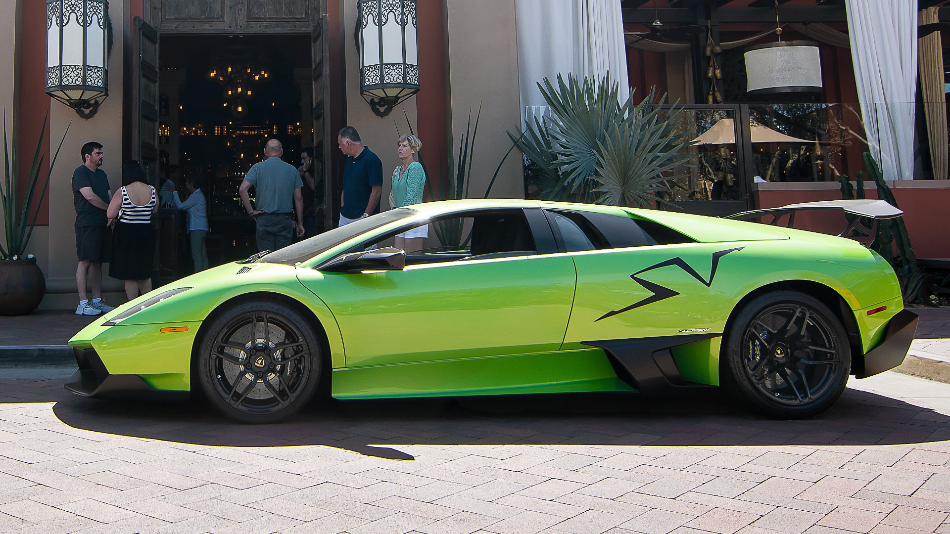 File:Verde Ithaca Lamborghini Murcielago LP670-4 SV (17057451218).jpg
