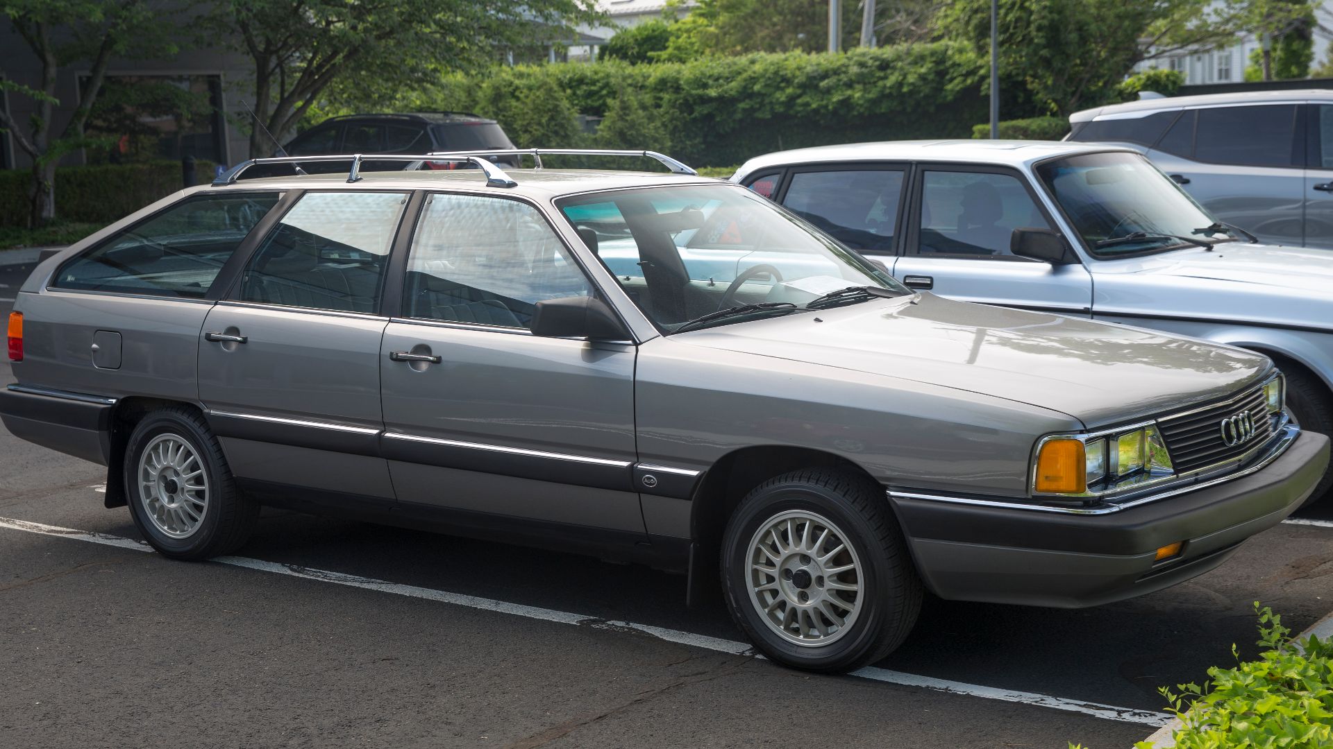 File:1985 Audi 5000S Wagon in Stone Grey Metallic, front right.jpg