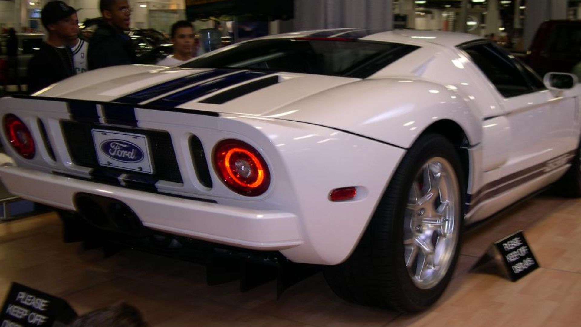 File:2005 Ford GT rear.jpg