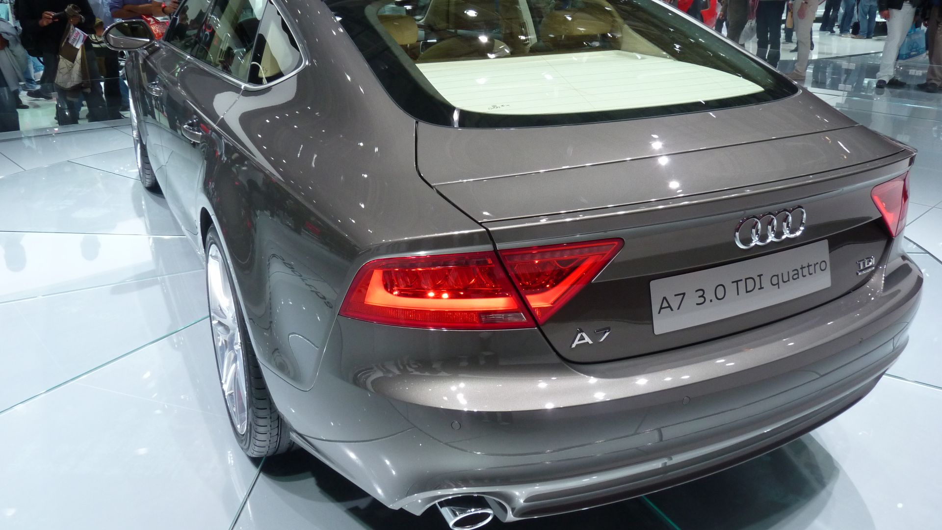 File:2010 Audi A7 Sportback (1) Mondial de l'automobile Paris.JPG