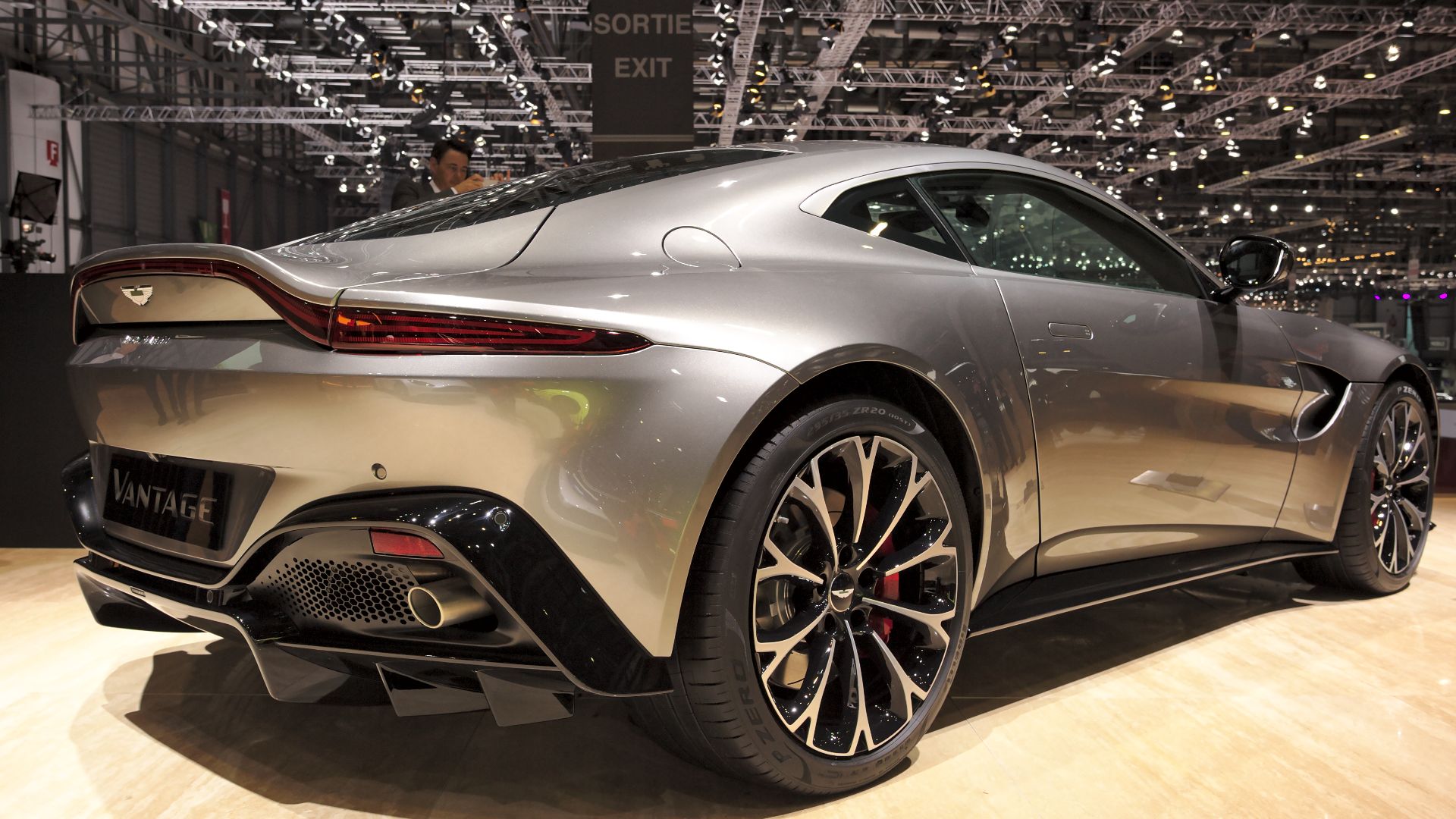 File:Aston Martin V8 Vantage Back Genf 2018.jpg