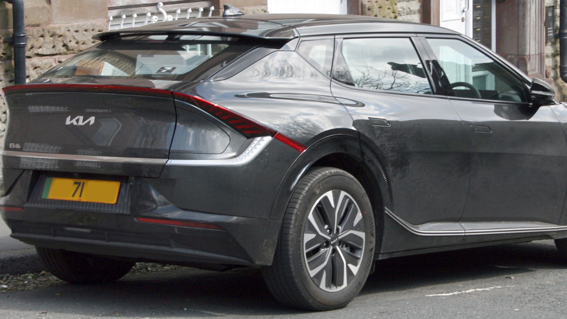 File:2022 Kia EV6 Air Long Range 2WD (Rear).jpg