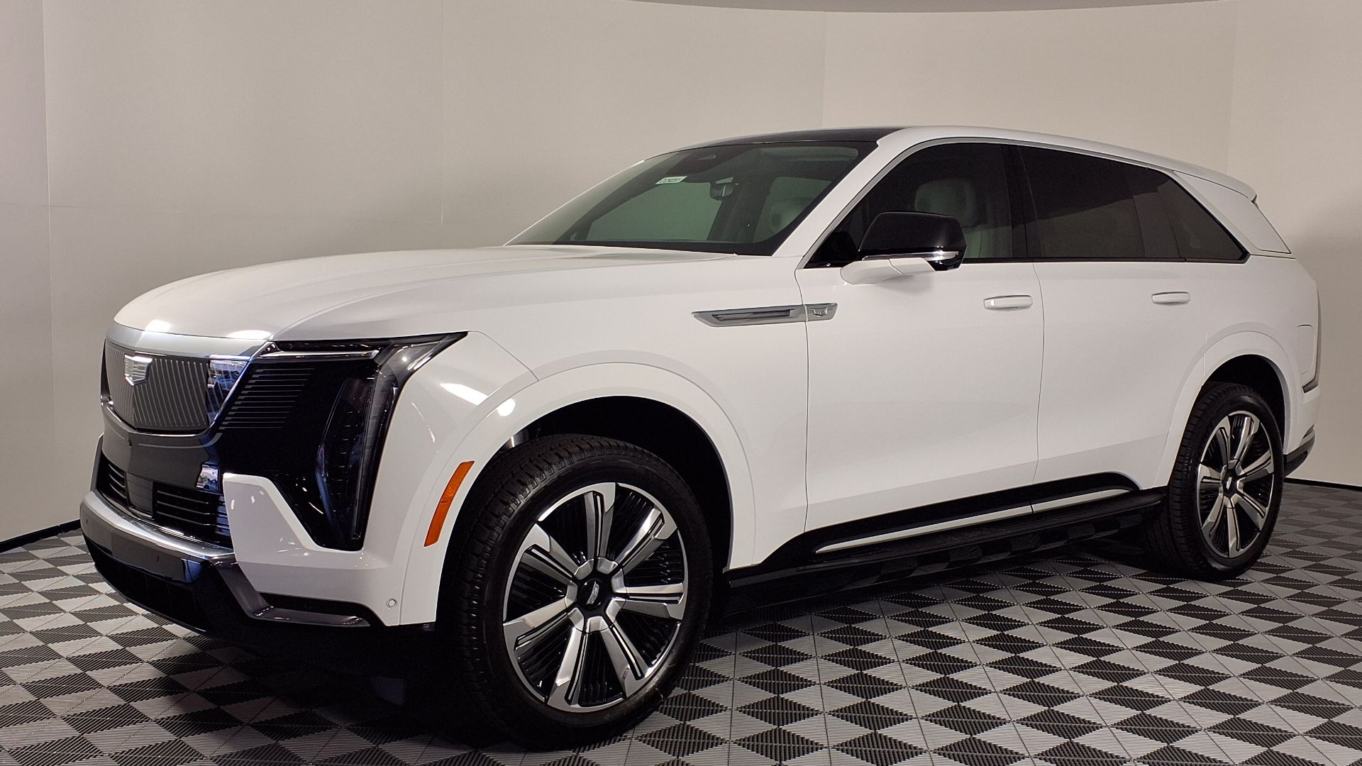 File:25 Cadillac Escalade IQ Luxury 1.jpg