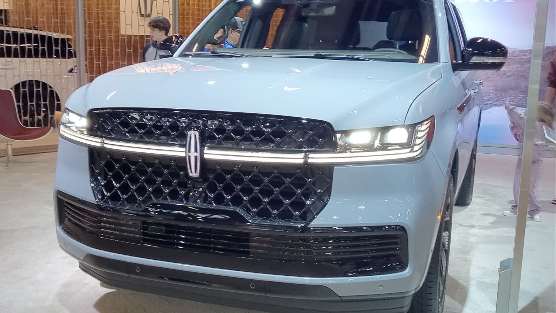 File:2025 Lincoln Navigator au SIAM 2025.jpg