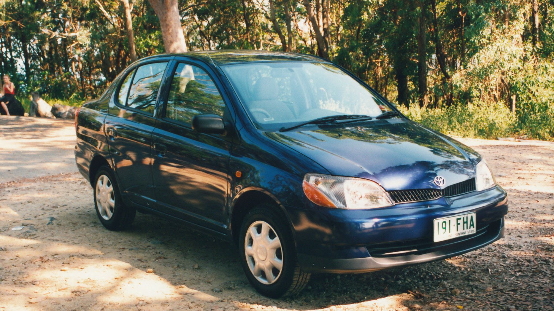 File:1999 Toyota Echo (NCP12R) sedan (17261083055).jpg