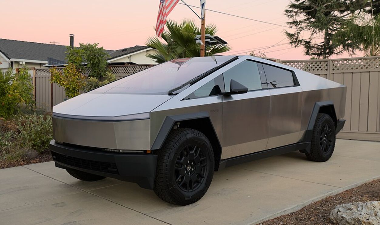 Tesla Cybertruck Stainless Steel Trim Detachment