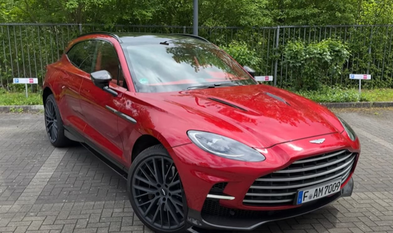 2025 Aston Martin DBX 707