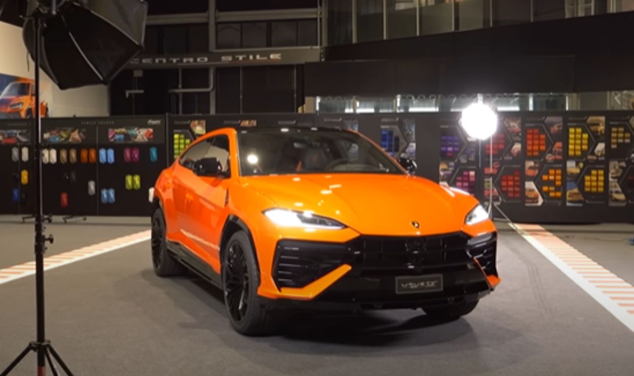 2025 Lamborghini Urus / Urus Hybrid