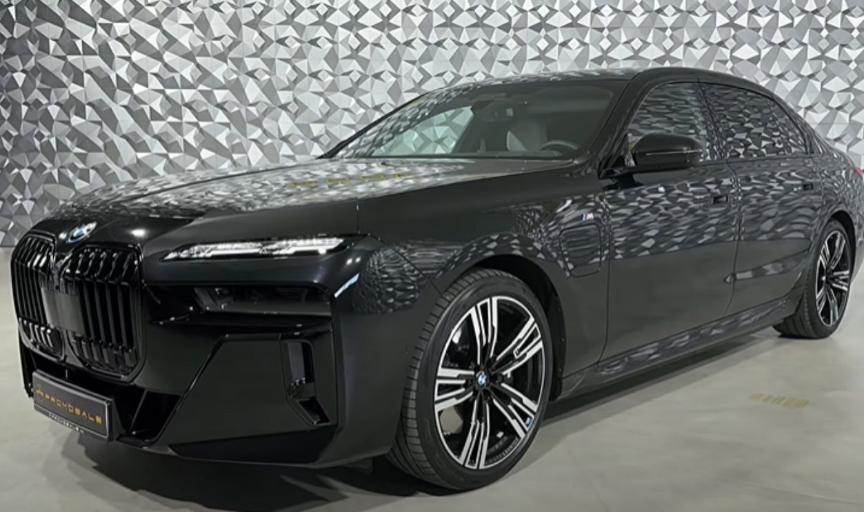 2025 BMW 7-Series / i7