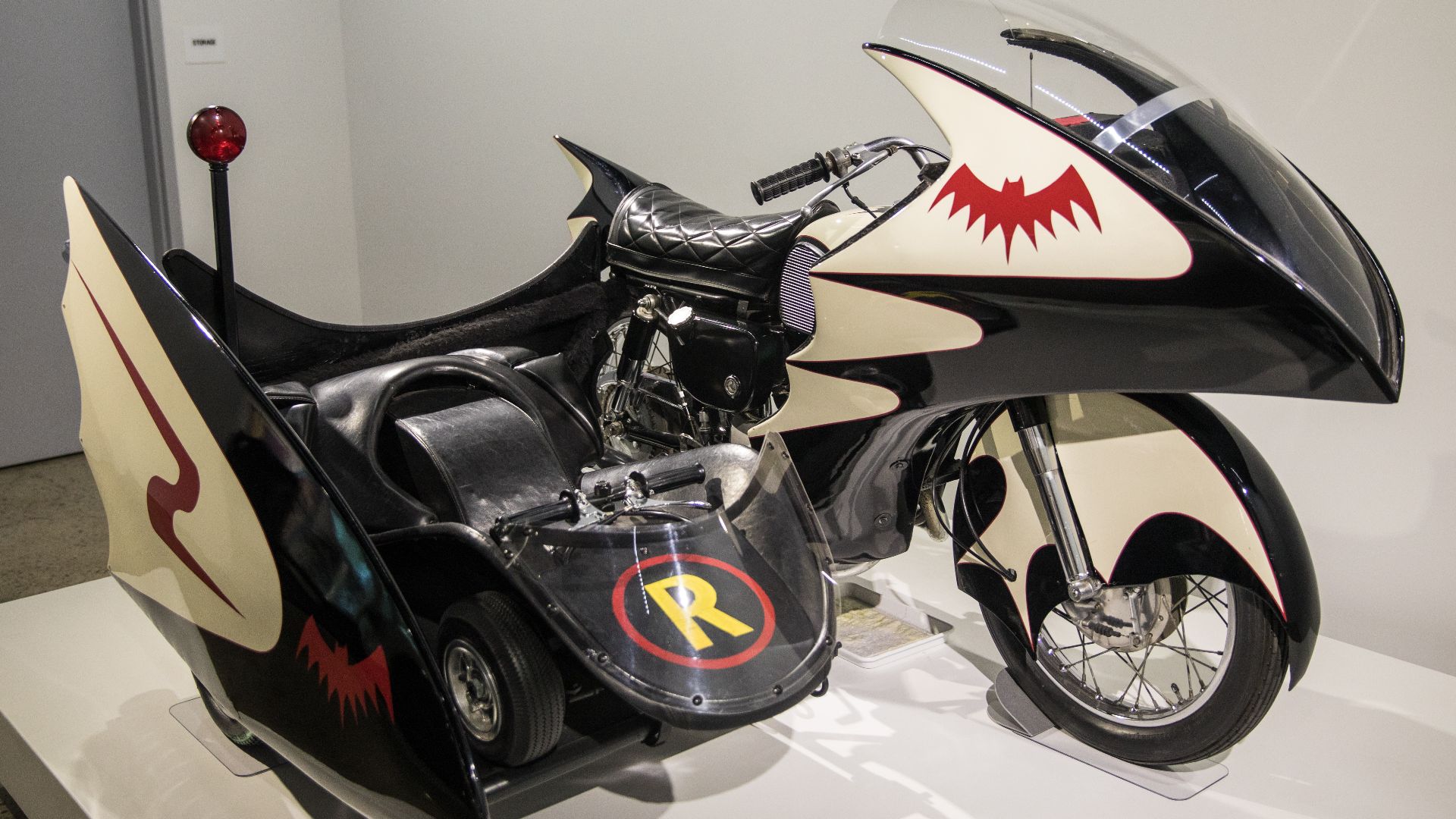 File:1966 Batmobile (39138300931).jpg
