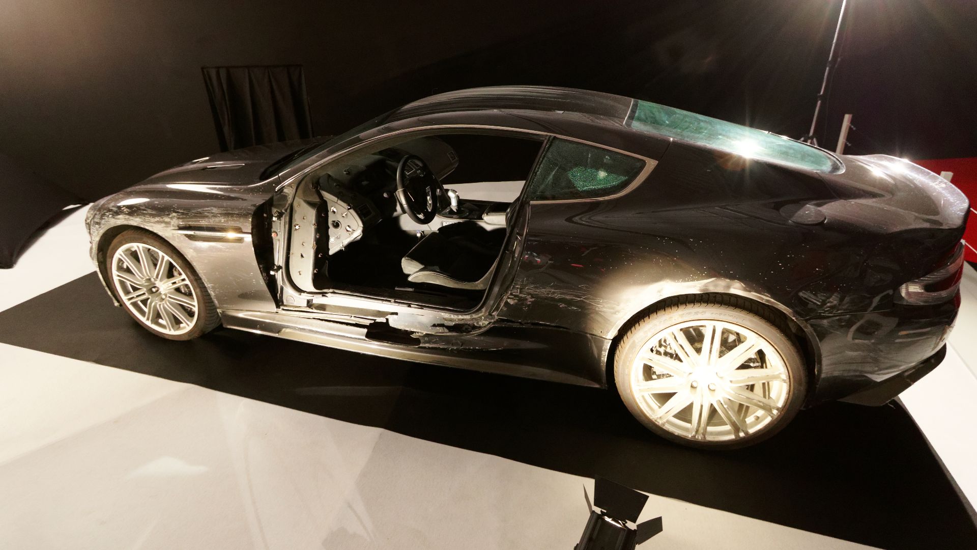 File:Aston-Martin DBS V12 2008 - Mondial de l'Automobile de Paris 2016 - 001.jpg