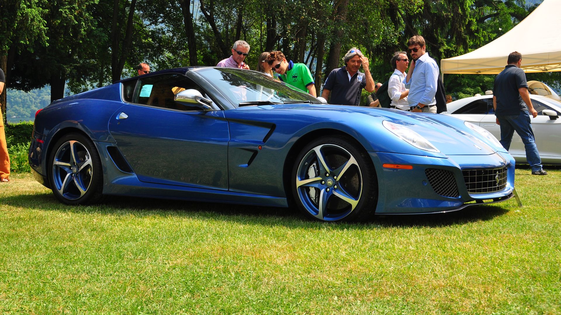 File:Ferrari Superamerica 45 in Villa Erba.jpg