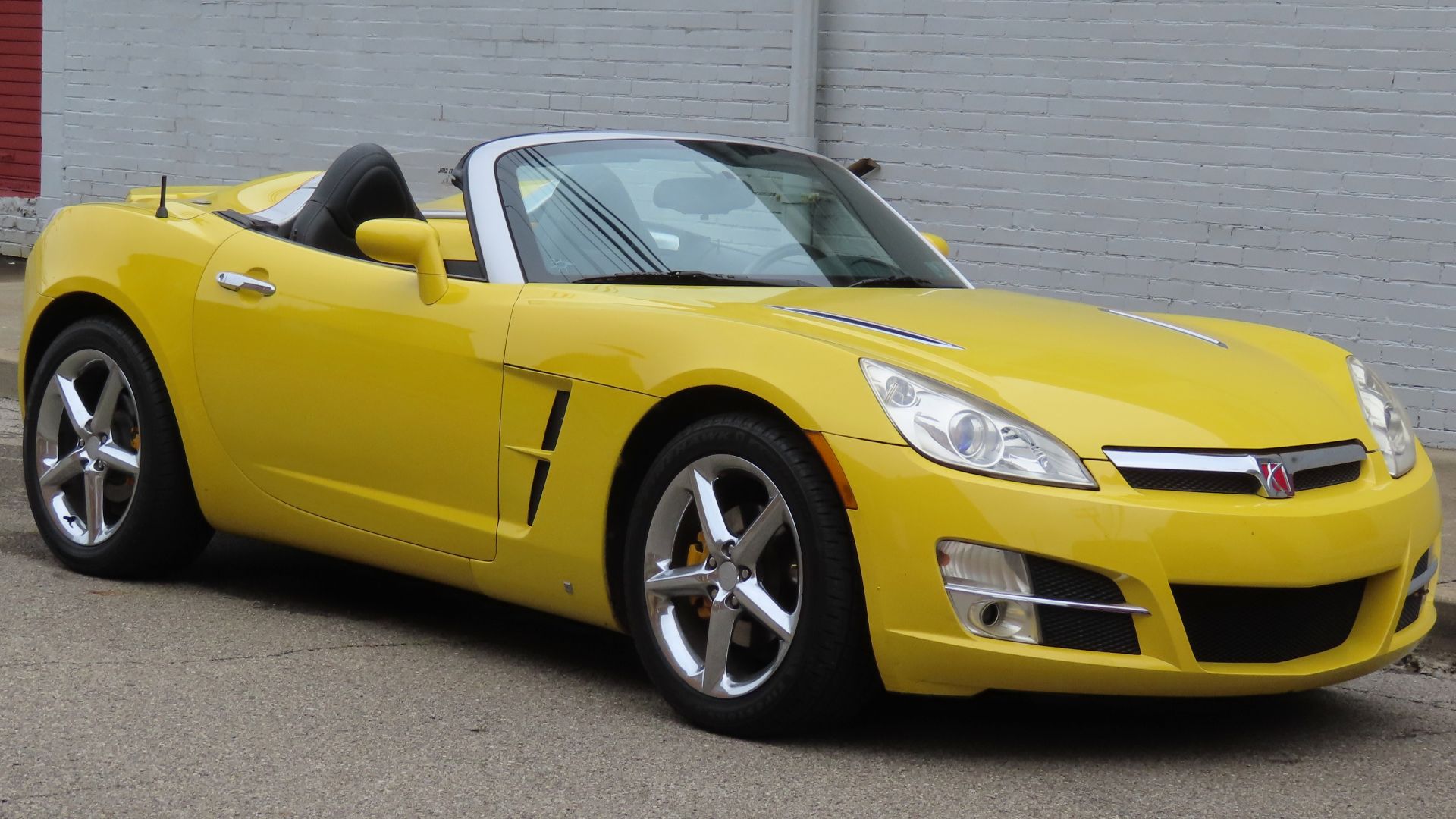 File:2007 Saturn Sky, front right, 09-09-2023.jpg