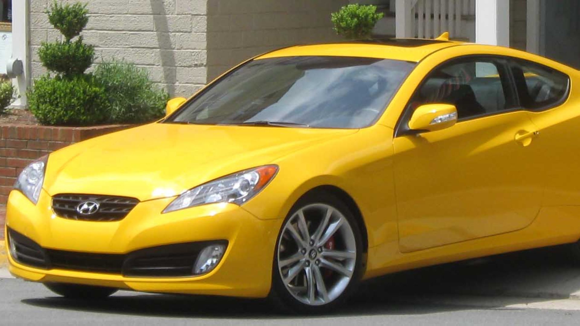 File:2010 Hyundai Genesis Coupe 1.jpg