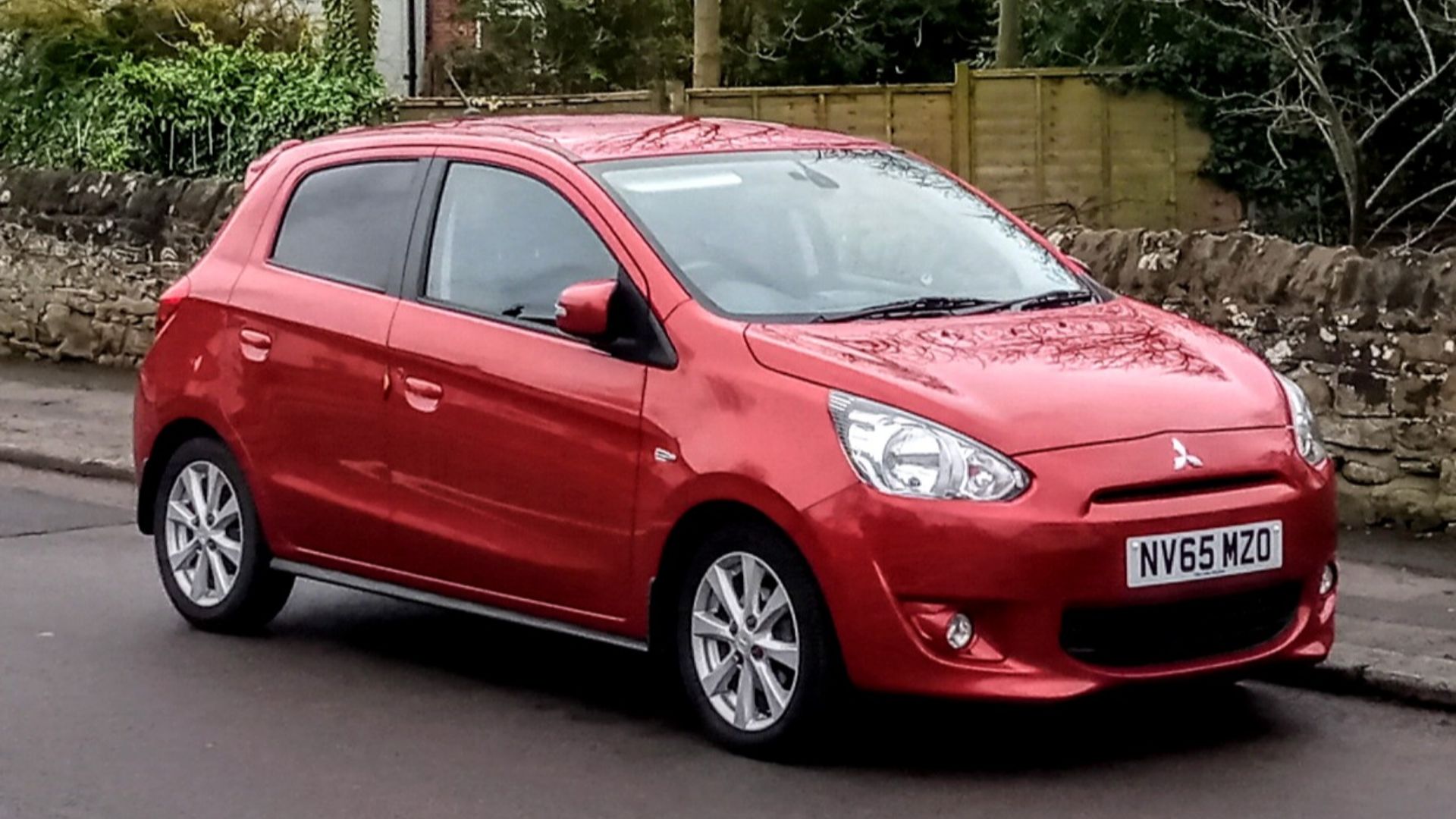 File:Mitsubishi Mirage UK specification.jpg