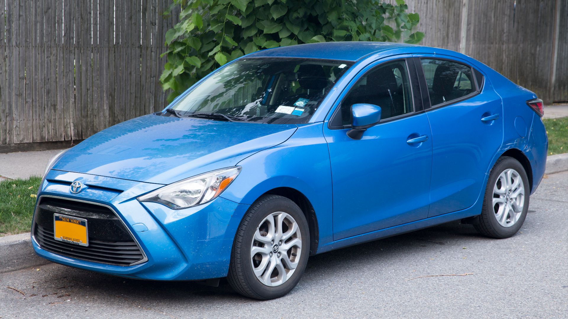 File:2017 Toyota Yaris iA sedan in Blue, front left.jpg
