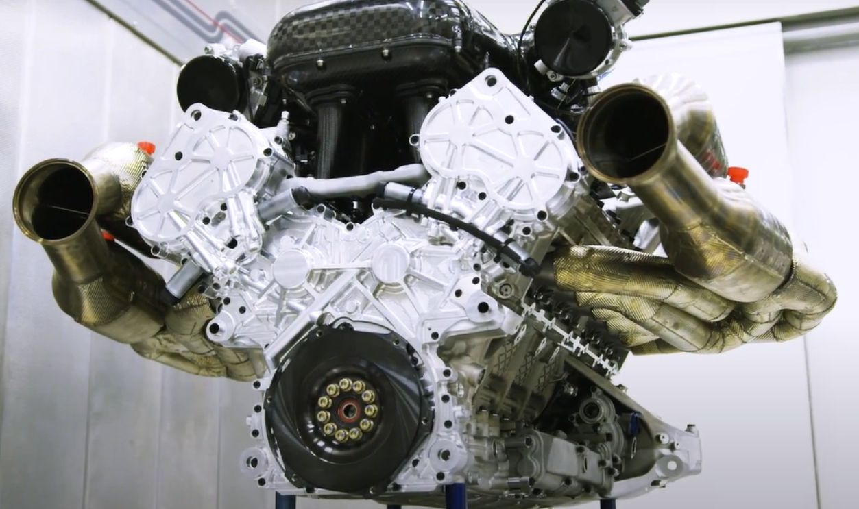Aston Martin Valkyrie Cosworth V12