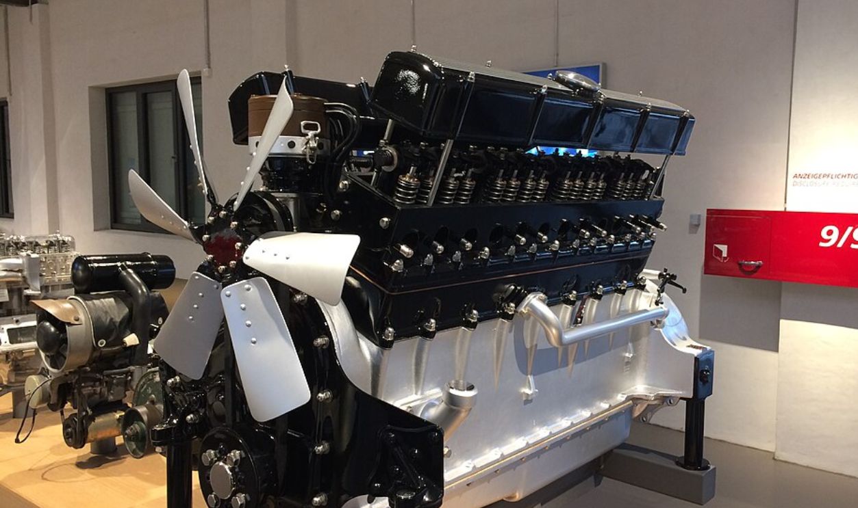 Cadillac V16 (Series 452)