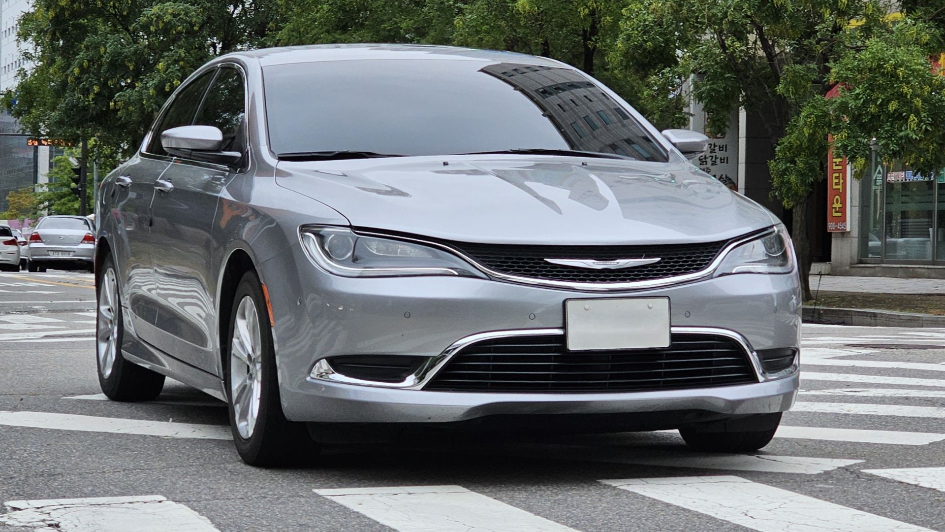 File:Chrysler 200 C UF Billet Silver Metallic (12).jpg