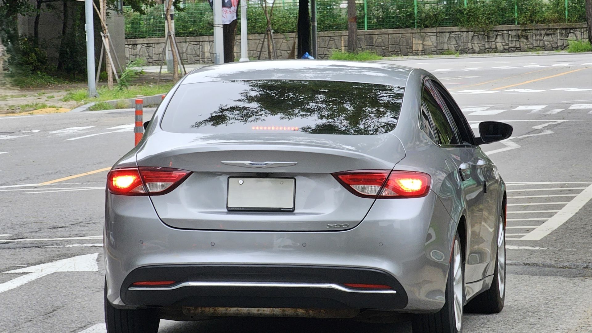 File:Chrysler 200 C UF Billet Silver Metallic (26).jpg