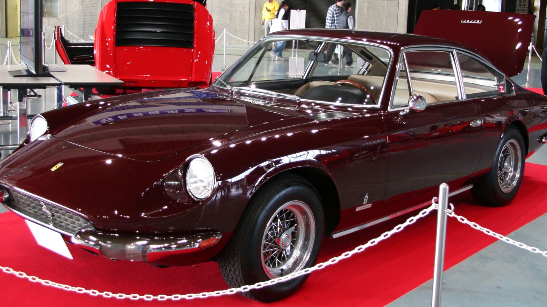 File:Ferrari 365GT 2+2.jpg