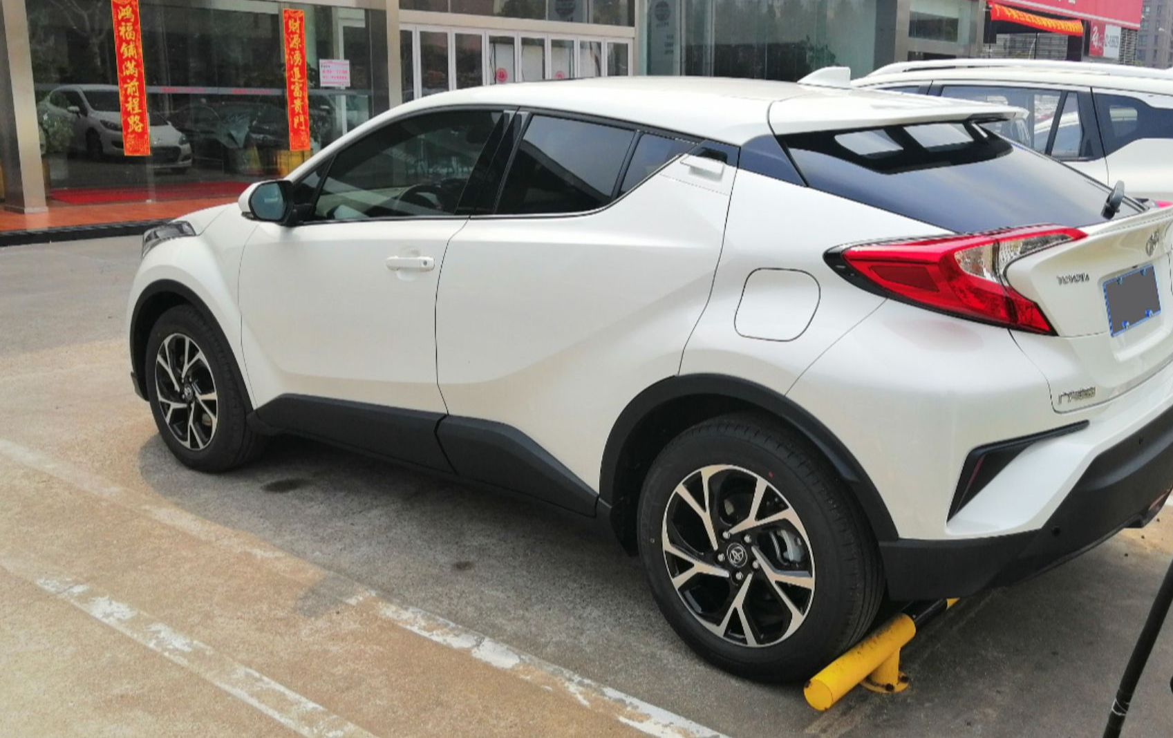 File:Toyota C-HR 02 China 2019-04-04.jpg